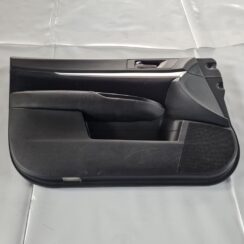 Priekšējo kreiso durvju apdare priekš SUBARU LEGACY 2010