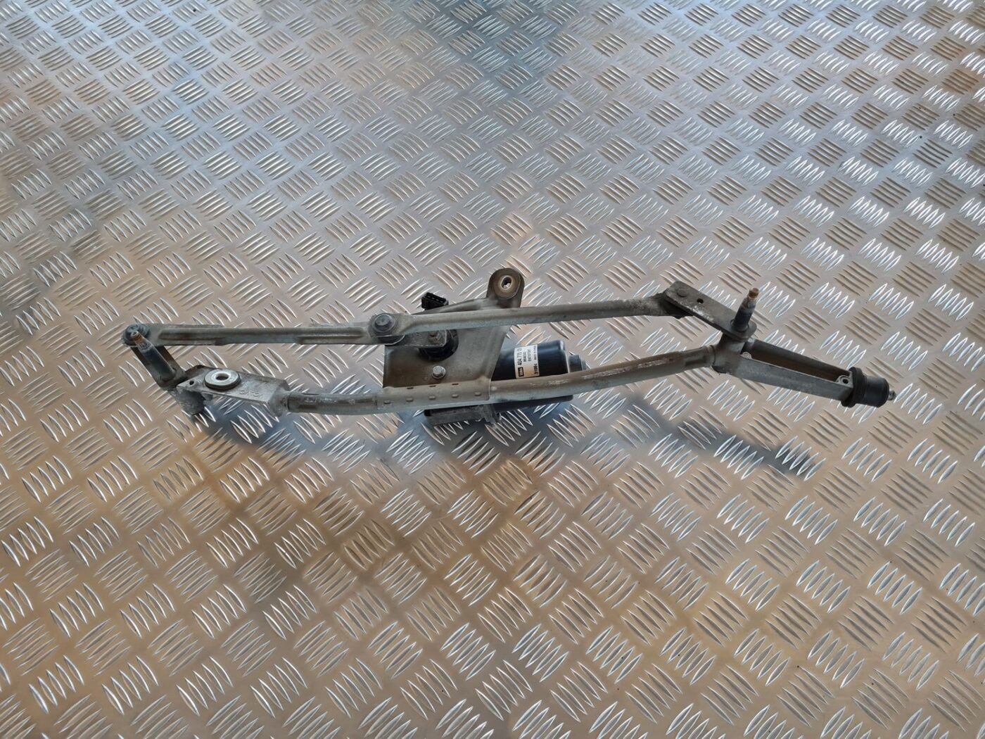 Vējstikla tīrīšanas mehānisms priekš VOLVO V70 2006 1 Vējstikla tīrīšanas mehānisms priekš VOLVO V70 2006