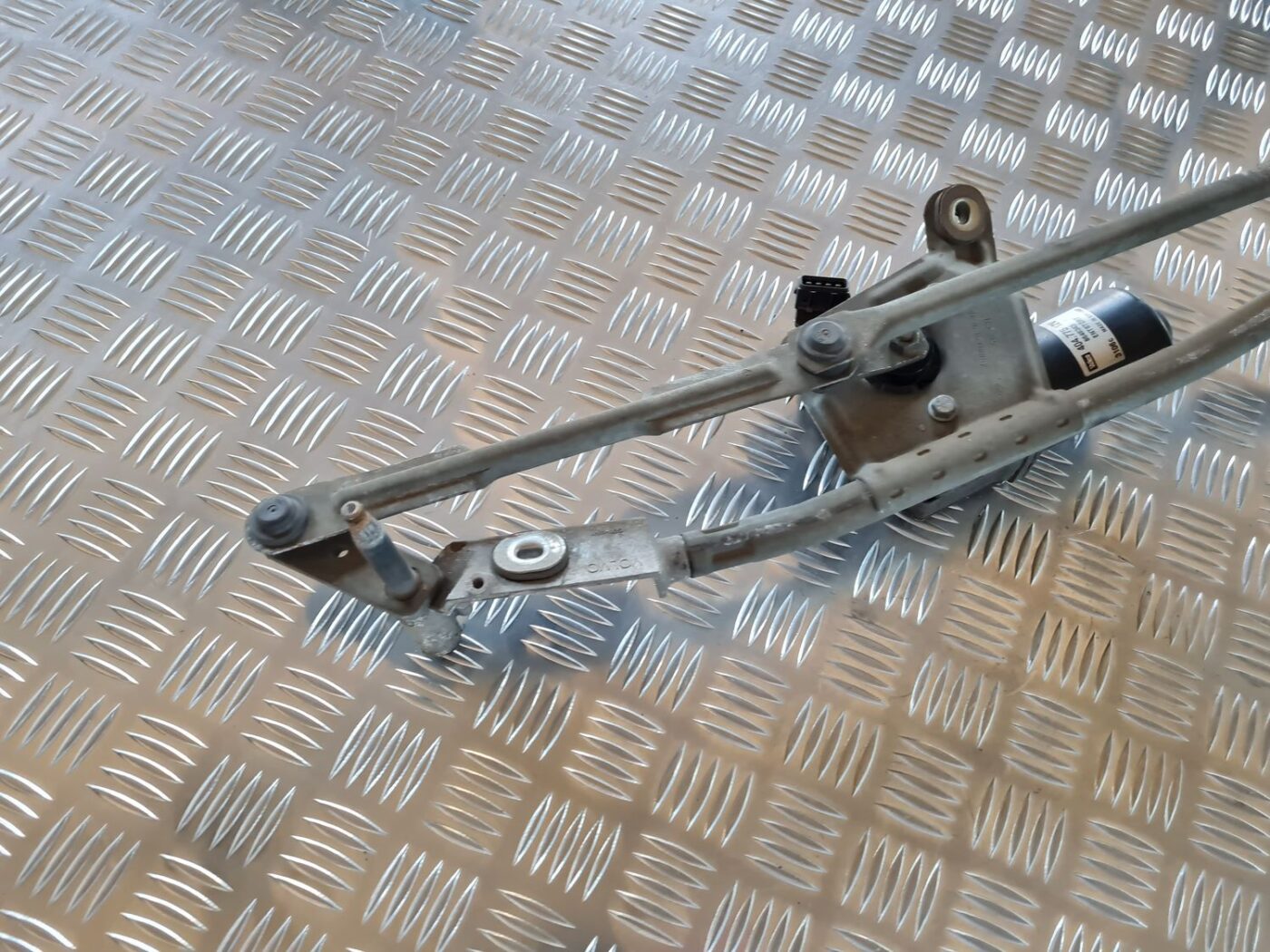 Vējstikla tīrīšanas mehānisms priekš VOLVO V70 2006 5 Vējstikla tīrīšanas mehānisms priekš VOLVO V70 2006