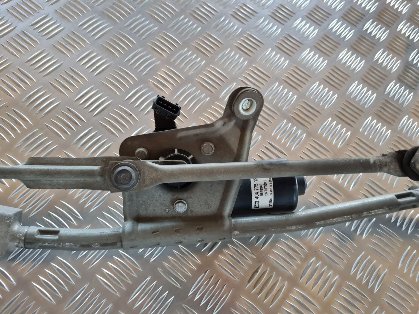 Vējstikla tīrīšanas mehānisms priekš VOLVO V70 2006 4 Vējstikla tīrīšanas mehānisms priekš VOLVO V70 2006