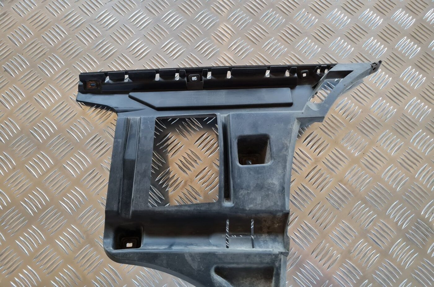 Aizmugurēja bufera kronšteins priekš VOLVO V70 2006