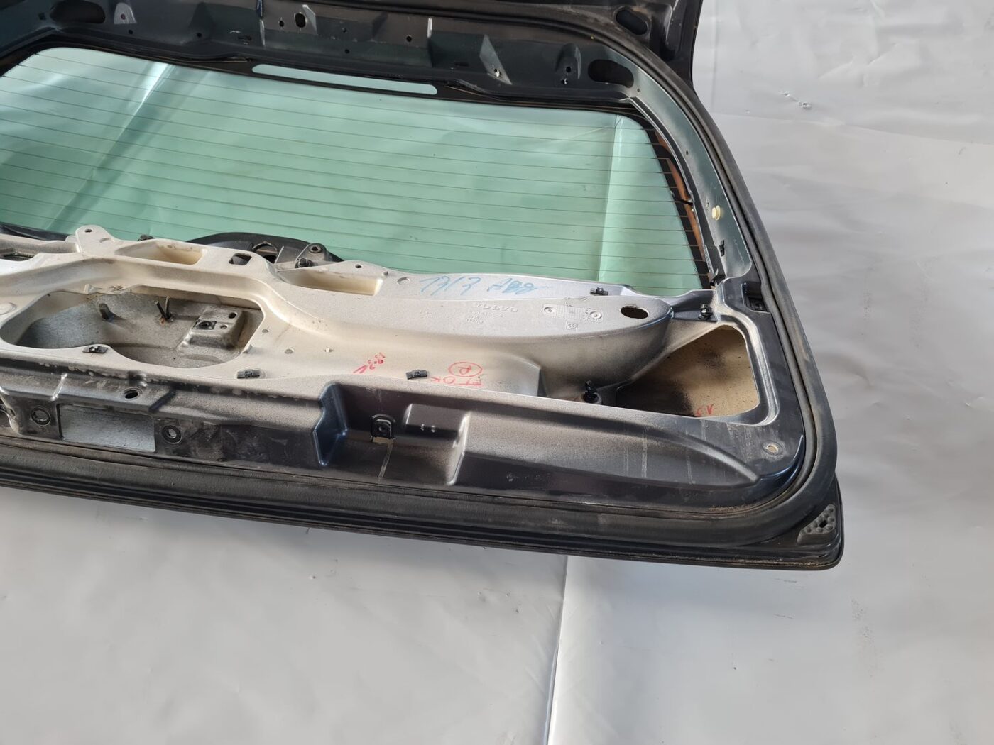 Bagāžnieka vāks priekš VOLVO V70 2006 3 Bagāžnieka vāks priekš VOLVO V70 2006