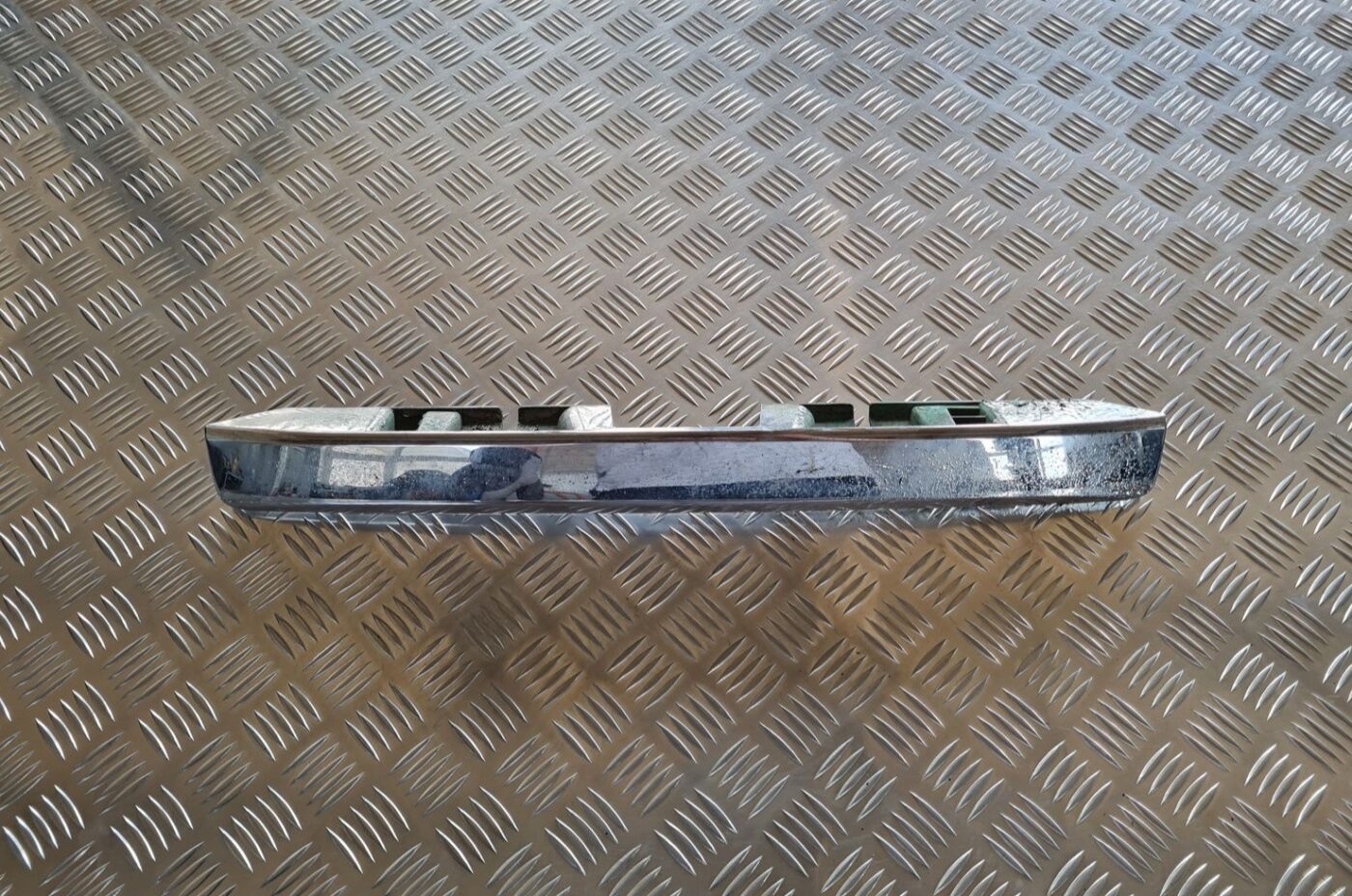 Numura zīmes gaismas uzlika komplektā priekš NISSAN X-TRAIL 2002 1 Numura zīmes gaismas uzlika komplektā priekš NISSAN X-TRAIL 2002