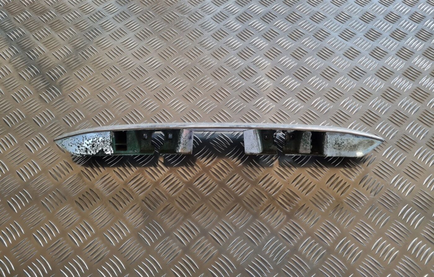 Numura zīmes gaismas uzlika komplektā priekš NISSAN X-TRAIL 2002 2 Numura zīmes gaismas uzlika komplektā priekš NISSAN X-TRAIL 2002