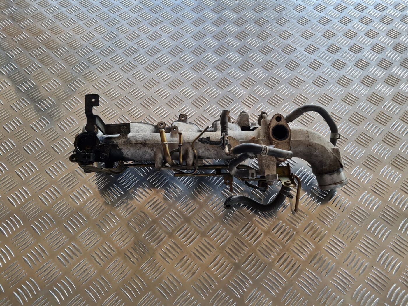 Ieplūdes kolektors priekš NISSAN X-TRAIL 2002 1 Ieplūdes kolektors priekš NISSAN X-TRAIL 2002