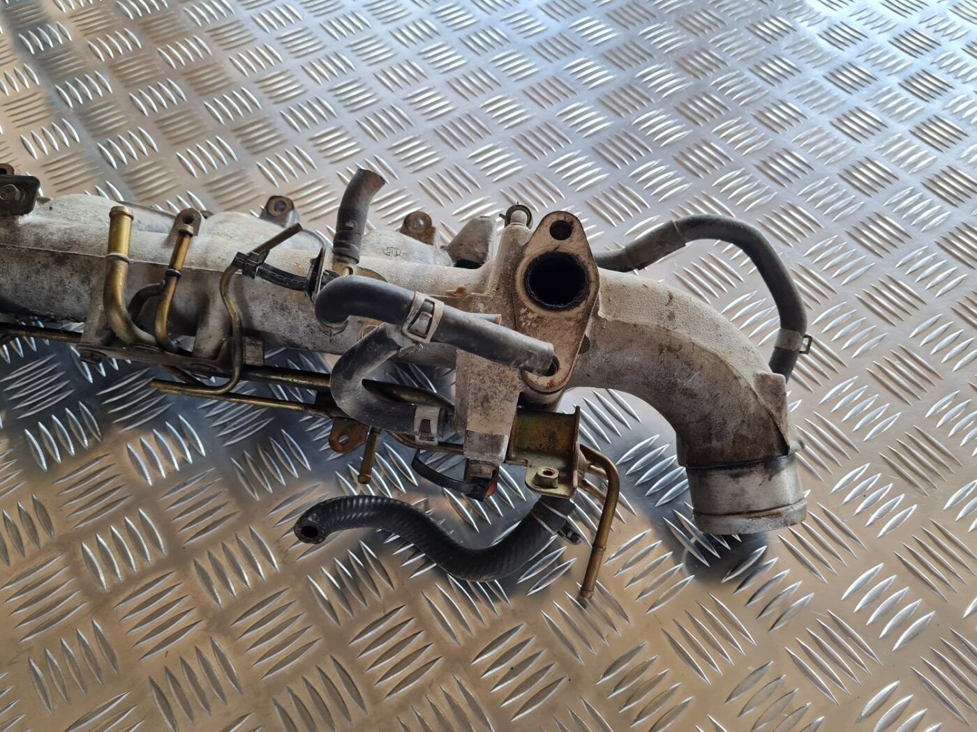 Ieplūdes kolektors priekš NISSAN X-TRAIL 2002 4 Ieplūdes kolektors priekš NISSAN X-TRAIL 2002