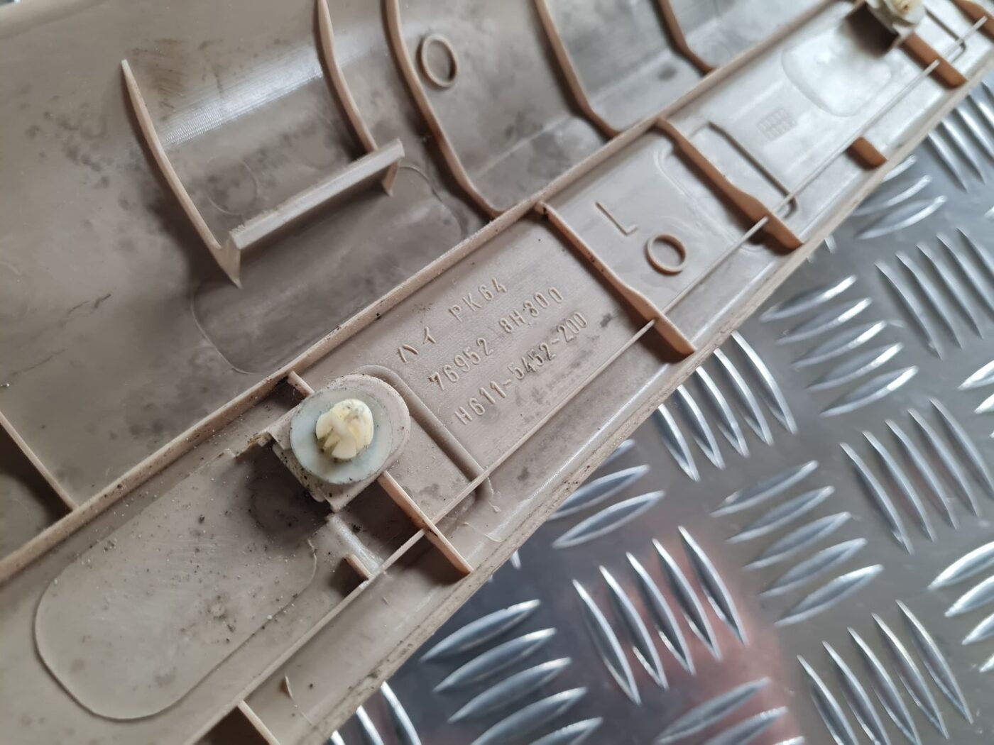 Sliekšņa priekšēja kreisa uzlika (salonā) priekš NISSAN X-TRAIL 2002 4 Sliekšņa priekšēja kreisa uzlika (salonā) priekš NISSAN X-TRAIL 2002