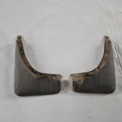 Aizmugurējo dubļusargu komplekts priekš NISSAN X-TRAIL 2002