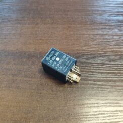 Degvielas sūkņa releja priekš VW GOLF IV 1999