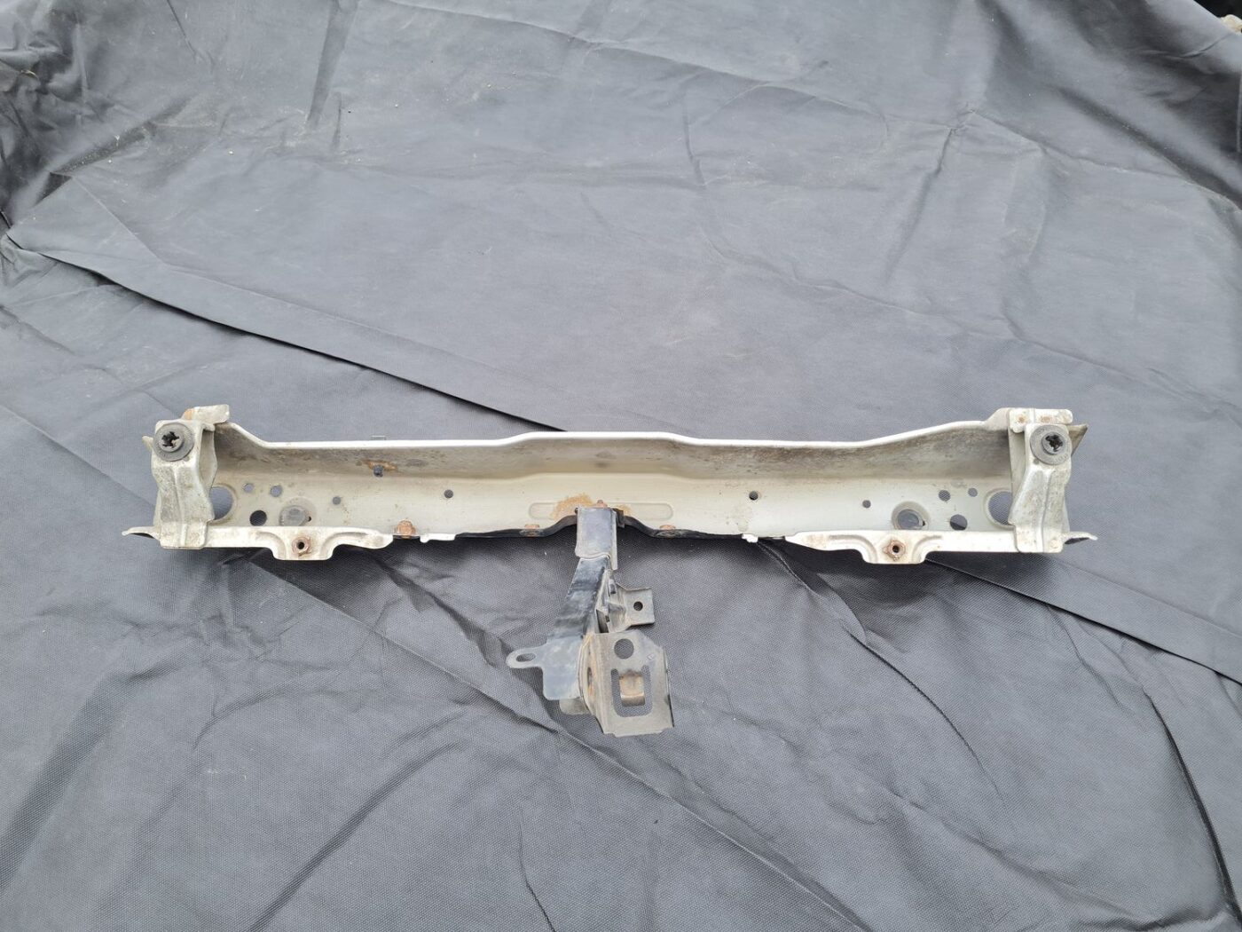 Priekšējā radiatora rāmja augšēja daļa priekš TOYOTA COROLLA VERSO 2005 2 Priekšējā radiatora rāmja augšēja daļa priekš TOYOTA COROLLA VERSO 2005