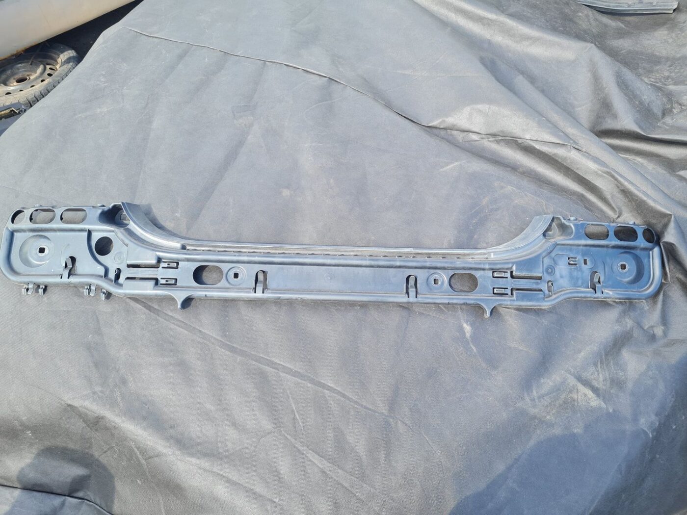 Aizmugurēja bufera kronšteins priekš BMW 520D E60 2006 ENG.