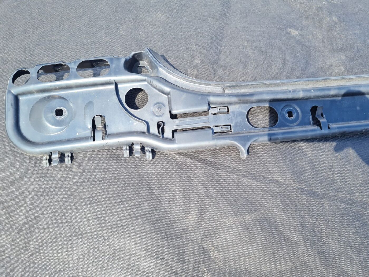 Aizmugurēja bufera kronšteins priekš BMW 520D E60 2006 ENG.