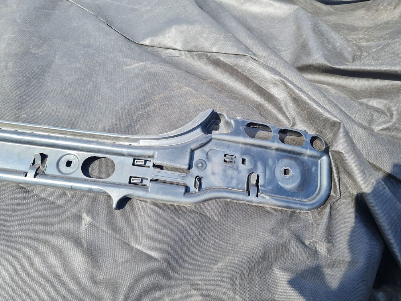 Aizmugurēja bufera kronšteins priekš BMW 520D E60 2006 ENG.