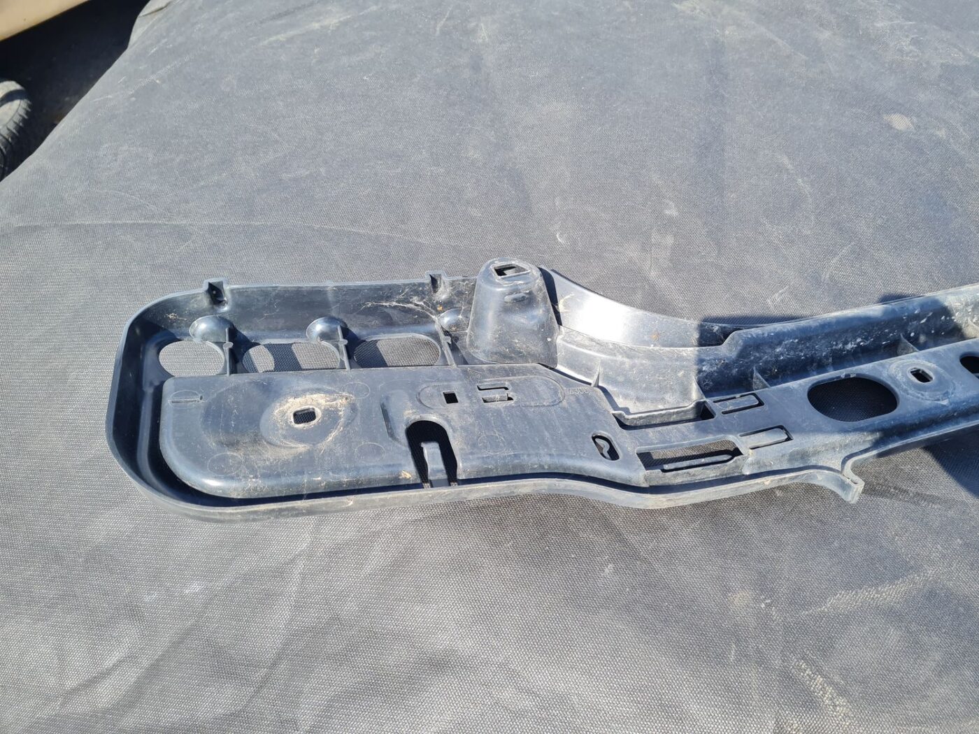 Aizmugurēja bufera kronšteins priekš BMW 520D E60 2006 ENG.