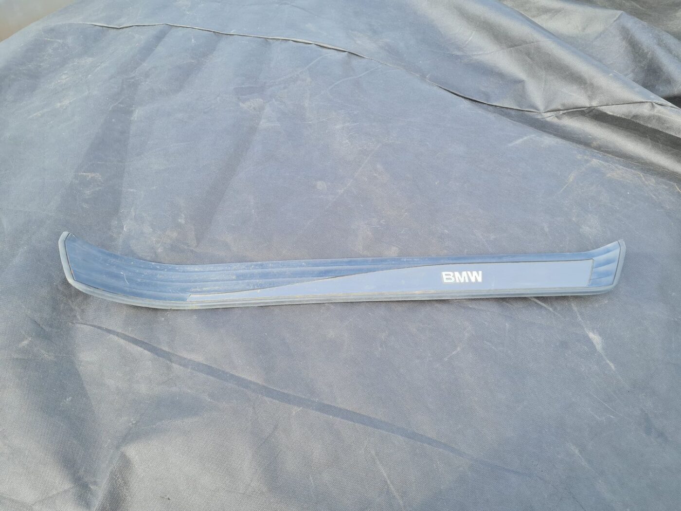 Sliekšņa priekšēja laba uzlika (salonā) priekš BMW 520D E60 2006 ENG. 1 Sliekšņa priekšēja laba uzlika (salonā) priekš BMW 520D E60 2006 ENG.