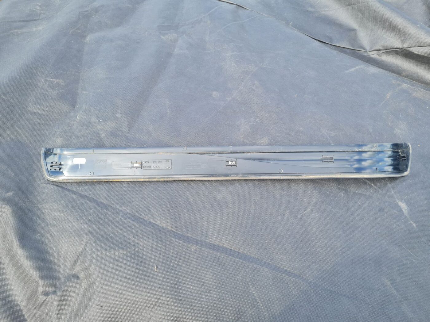 Sliekšņa priekšēja laba uzlika (salonā) priekš BMW 520D E60 2006 ENG. 2 Sliekšņa priekšēja laba uzlika (salonā) priekš BMW 520D E60 2006 ENG.