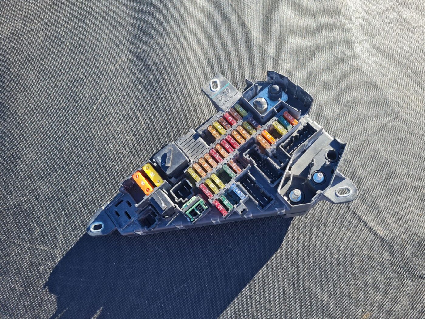 Drošinātāju bloks priekš BMW 525 E60 2006 BLACK 2 Drošinātāju bloks priekš BMW 525 E60 2006 BLACK