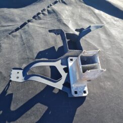 Priekšēja bufera pastiprinātāja kronšteins priekš BMW 525 E60 2006 BLACK