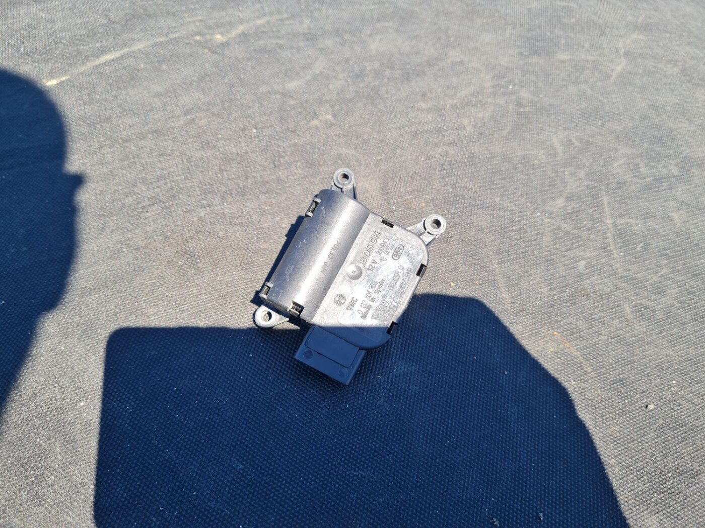 Apsildes sistēmas aktuators priekš AUDI A4 AVANT 2004 1 Apsildes sistēmas aktuators priekš AUDI A4 AVANT 2004