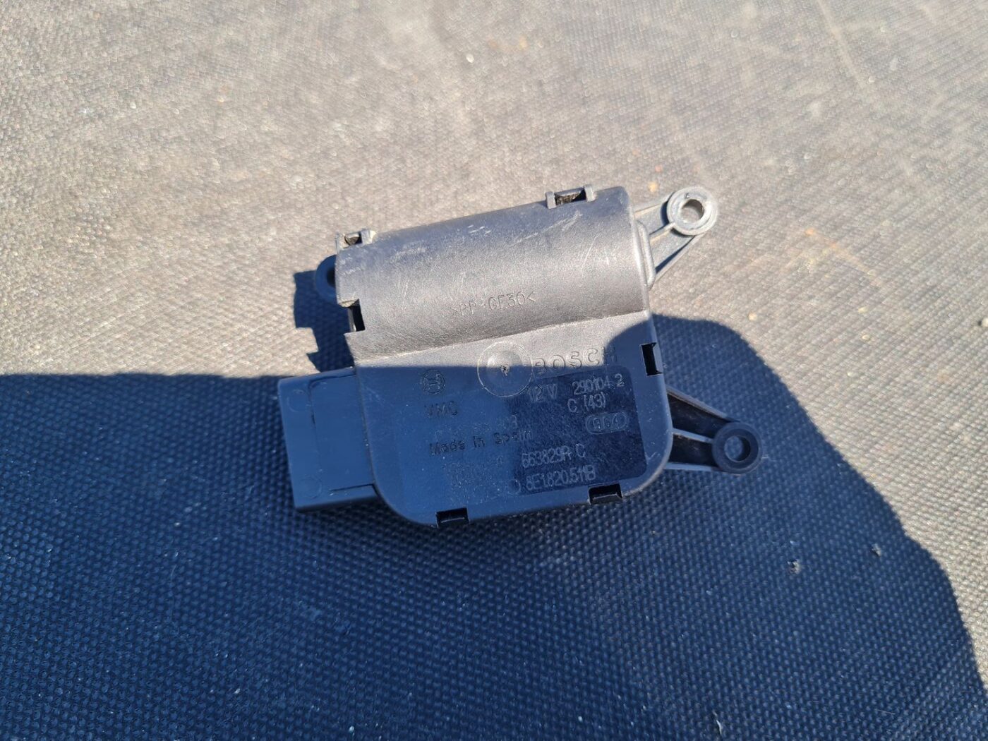 Apsildes sistēmas aktuators priekš AUDI A4 AVANT 2004 3 Apsildes sistēmas aktuators priekš AUDI A4 AVANT 2004