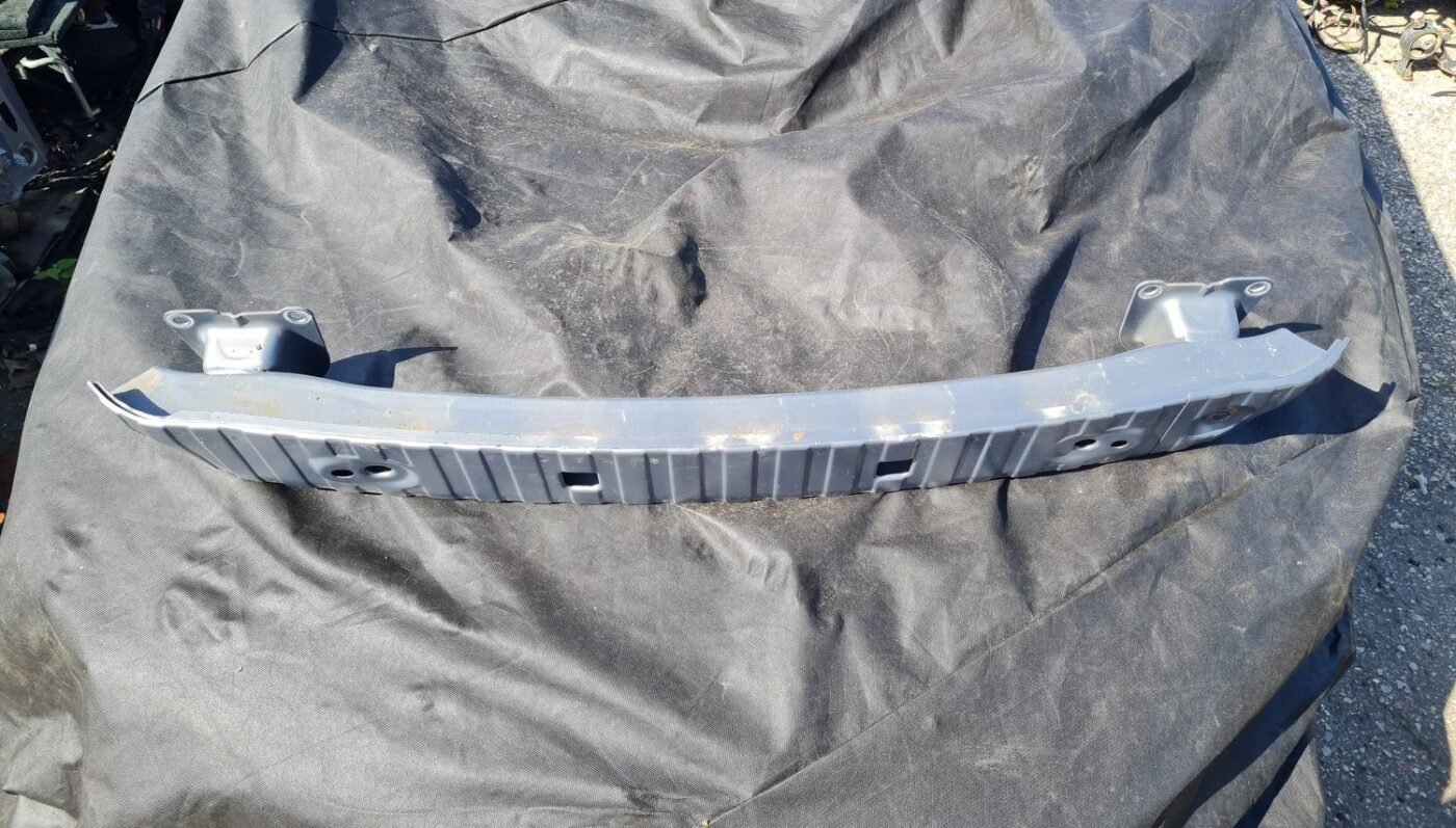 Aizmugurējā bufera pastiprinātājs priekš VOLVO S40 2007