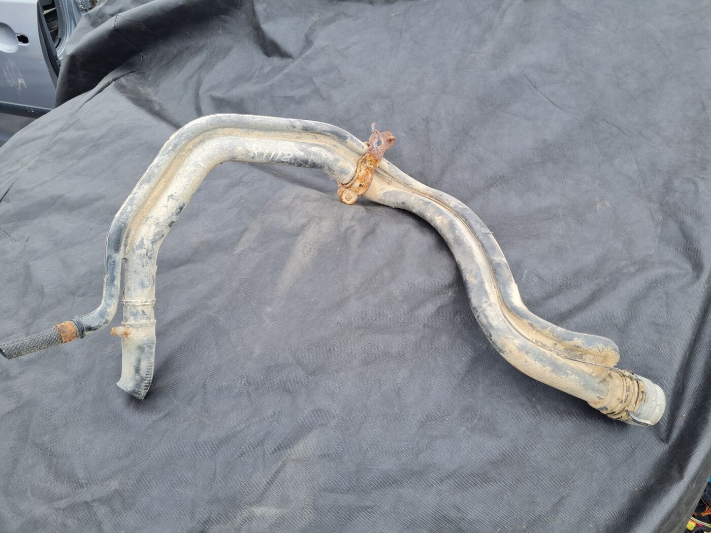 Degvielas tvertnes ielējama caurule priekš TOYOTA AVENSIS 2008