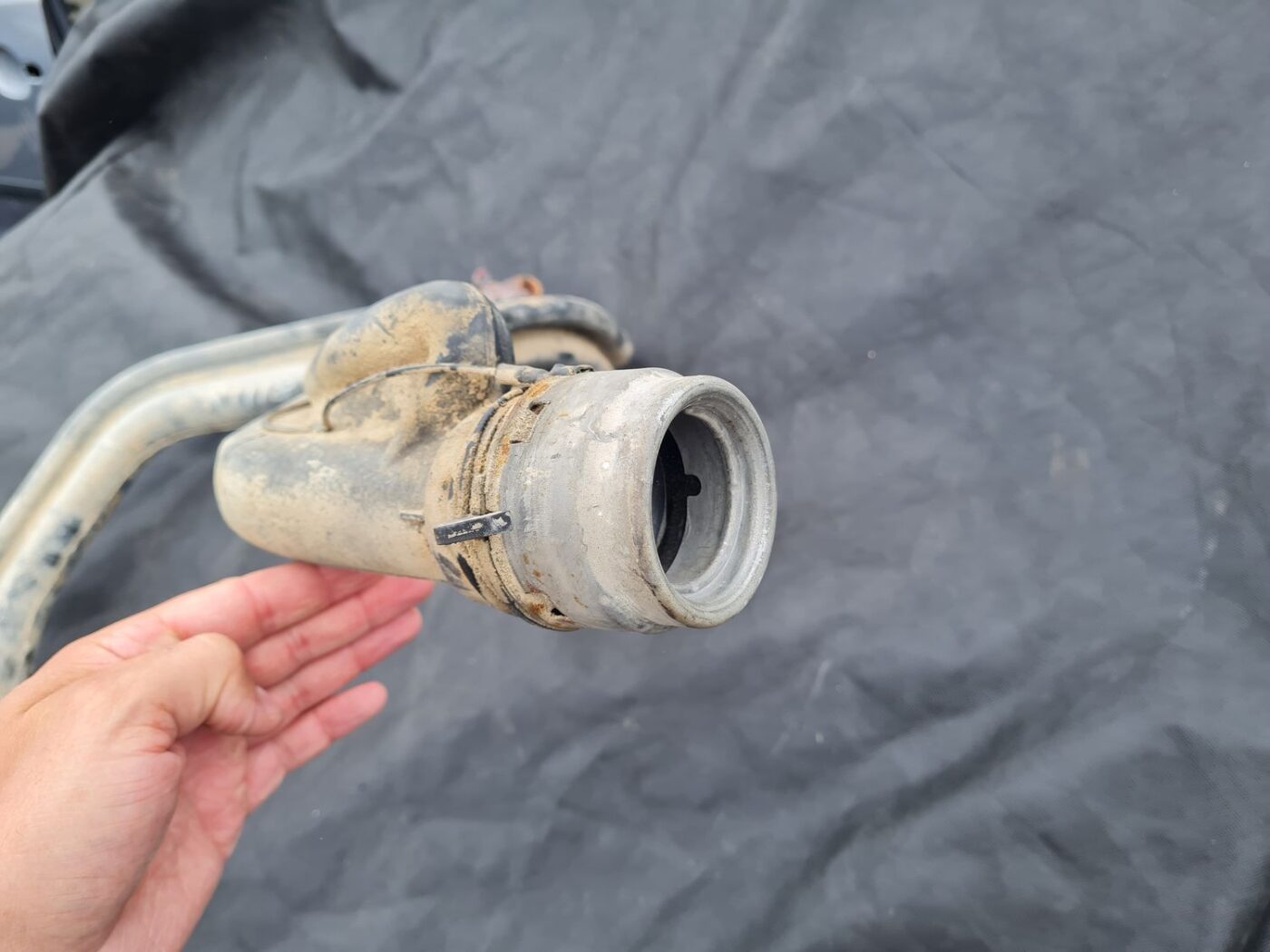 Degvielas tvertnes ielējama caurule priekš TOYOTA AVENSIS 2008