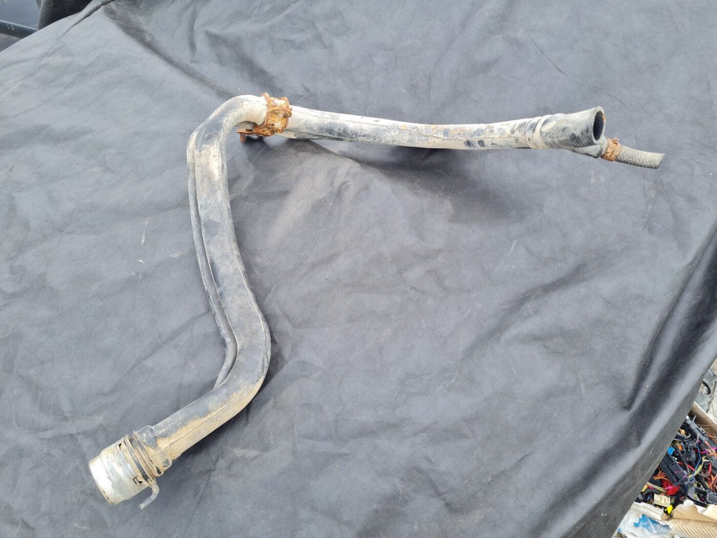 Degvielas tvertnes ielējama caurule priekš TOYOTA AVENSIS 2008