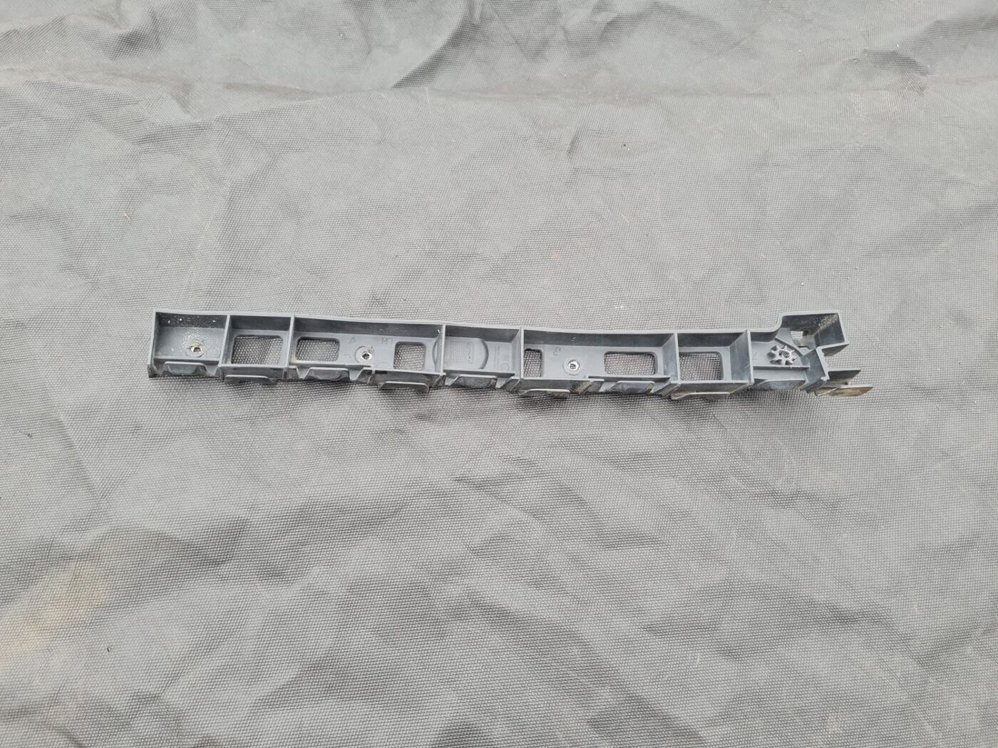 Aizmugurēja bufera kronšteins priekš OPEL INSIGNIA SPORTS TOURER 2010