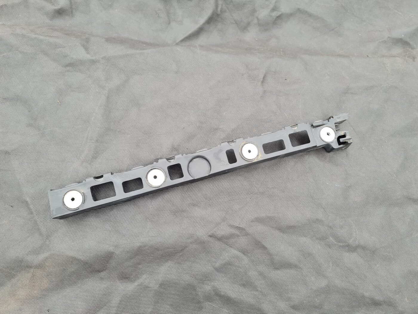 Aizmugurēja bufera kronšteins priekš OPEL INSIGNIA SPORTS TOURER 2010