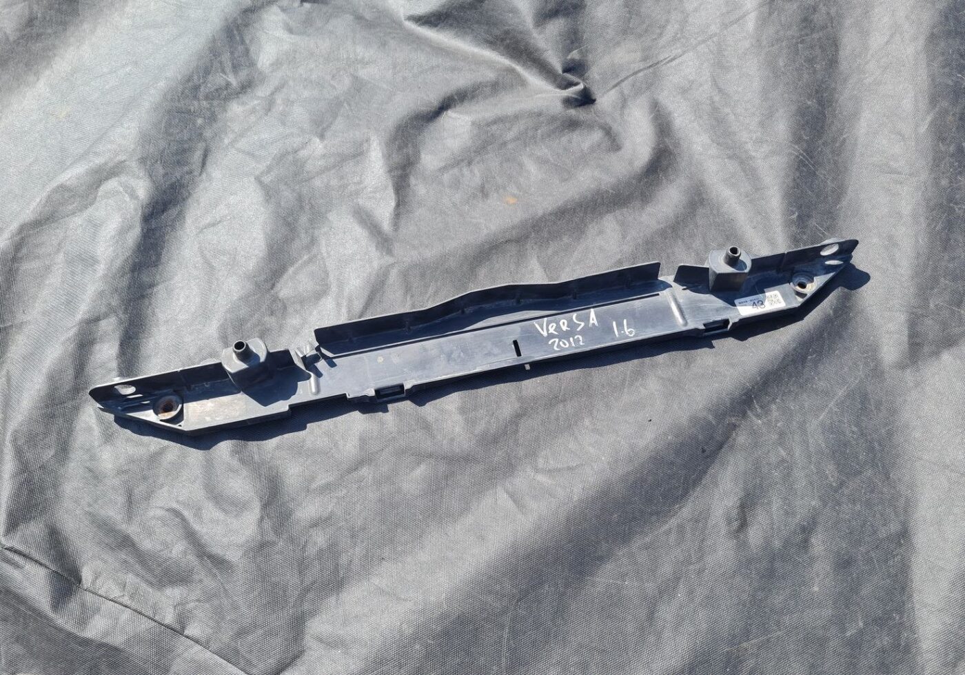 Radiatora kronšteins priekš TOYOTA VERSO 2012 2 Radiatora kronšteins priekš TOYOTA VERSO 2012