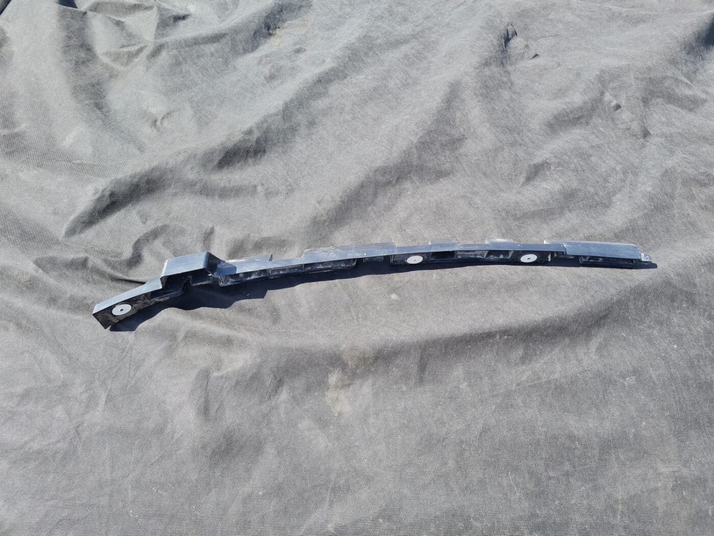 Aizmugurēja bufera kronšteins priekš OPEL INSIGNIA SPORTS TOURER 2013 2 Aizmugurēja bufera kronšteins priekš OPEL INSIGNIA SPORTS TOURER 2013