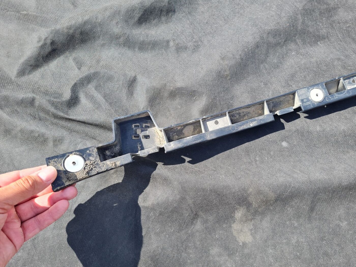 Aizmugurēja bufera kronšteins priekš OPEL INSIGNIA SPORTS TOURER 2013 5 Aizmugurēja bufera kronšteins priekš OPEL INSIGNIA SPORTS TOURER 2013