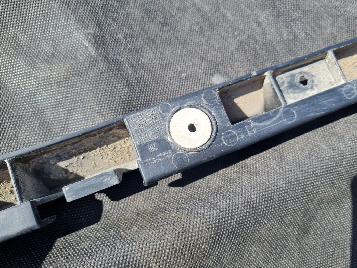 Aizmugurēja bufera kronšteins priekš OPEL INSIGNIA SPORTS TOURER 2013 3 Aizmugurēja bufera kronšteins priekš OPEL INSIGNIA SPORTS TOURER 2013