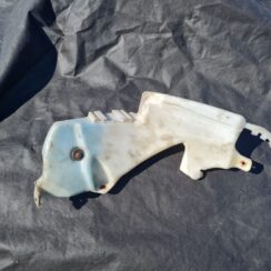 Mazgātāja šķidruma tvertne priekš AUDI A4 2003