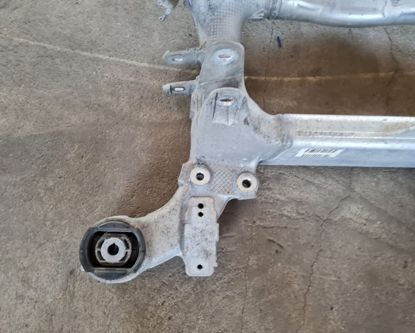 Aizmugurējais tilts/Aizmugurējais šķērsnis priekš BMW 520D F11 2011 TOURING 6 Aizmugurējais tilts/Aizmugurējais šķērsnis priekš BMW 520D F11 2011 TOURING