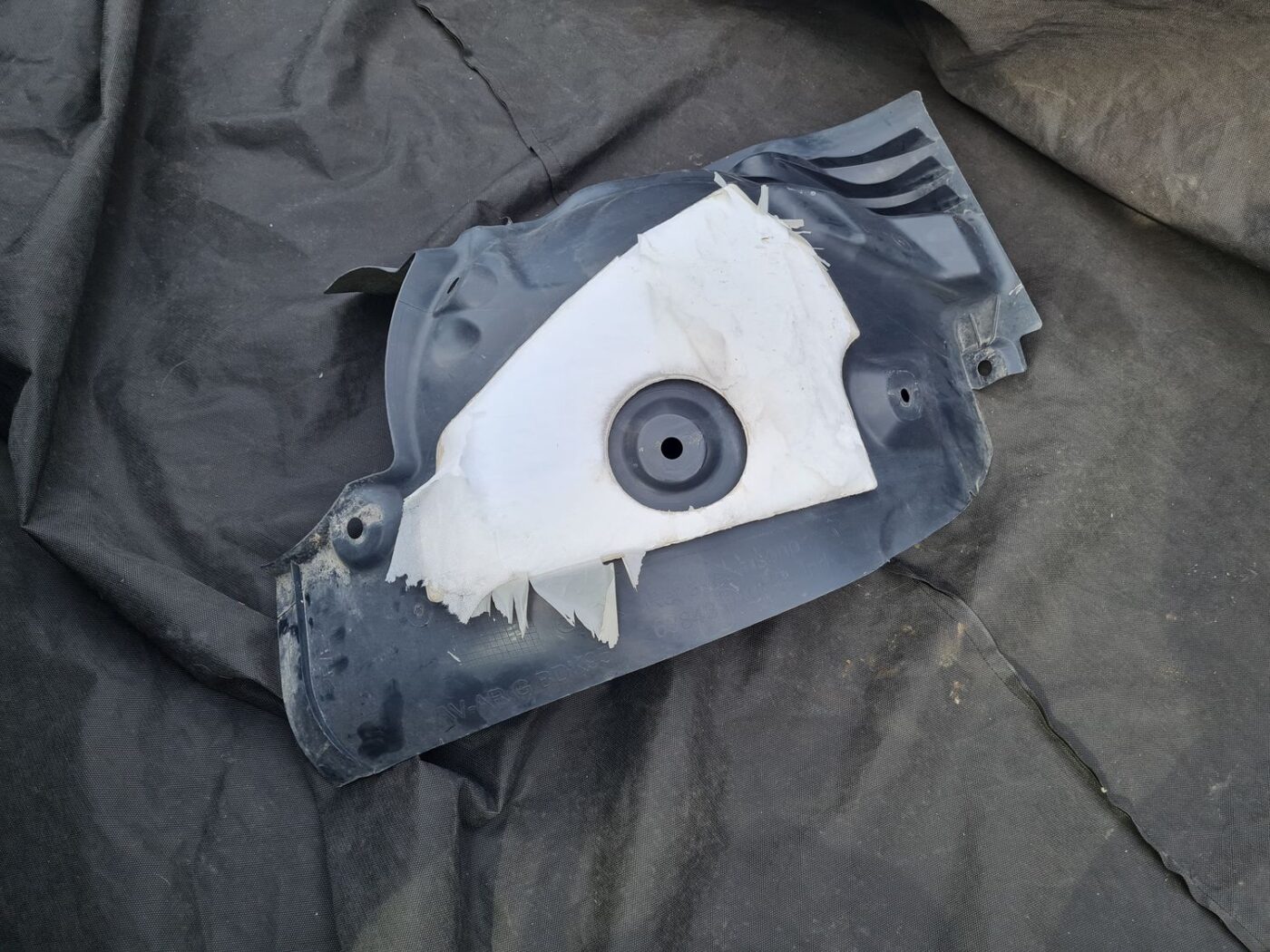 Priekšējais kreisais paspārns priekš RENAULT MEGANE 2011 1 Priekšējais kreisais paspārns priekš RENAULT MEGANE 2011