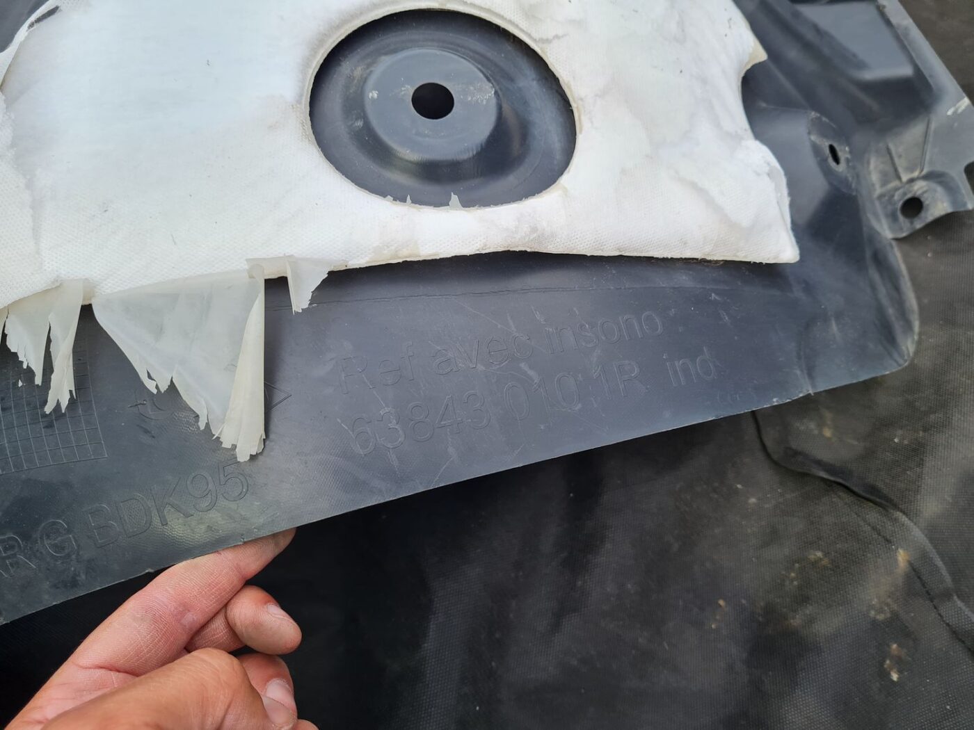 Priekšējais kreisais paspārns priekš RENAULT MEGANE 2011 2 Priekšējais kreisais paspārns priekš RENAULT MEGANE 2011