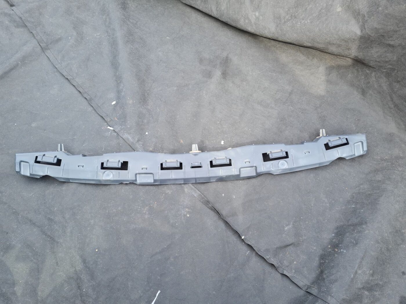 Aizmugurēja bufera kronšteins priekš RENAULT MEGANE 2011