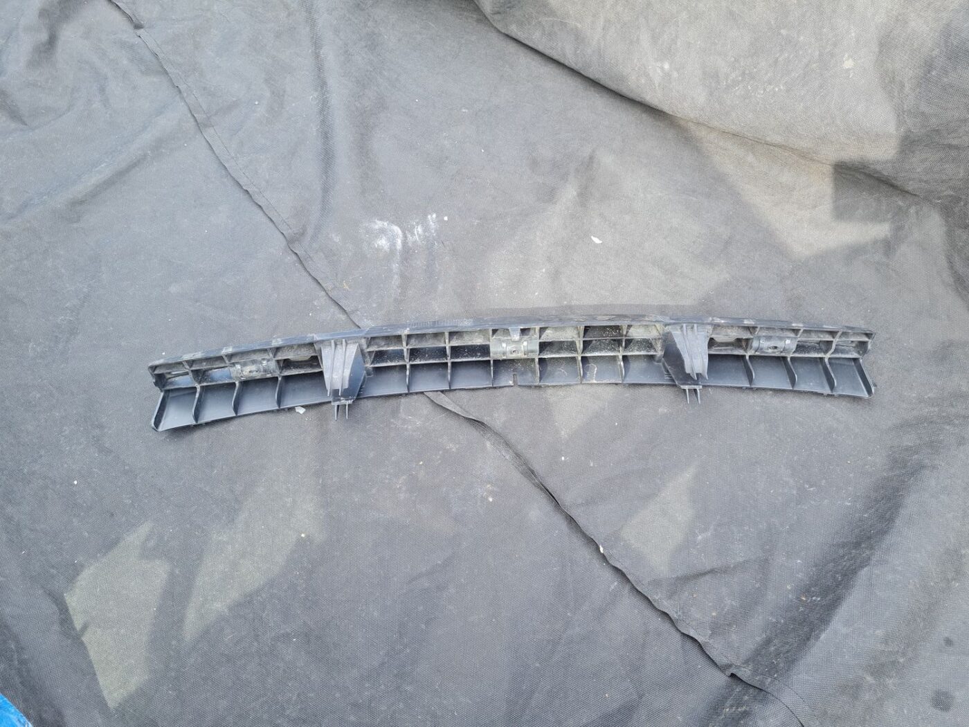 Aizmugurēja bufera kronšteins priekš RENAULT MEGANE 2011 1 Aizmugurēja bufera kronšteins priekš RENAULT MEGANE 2011