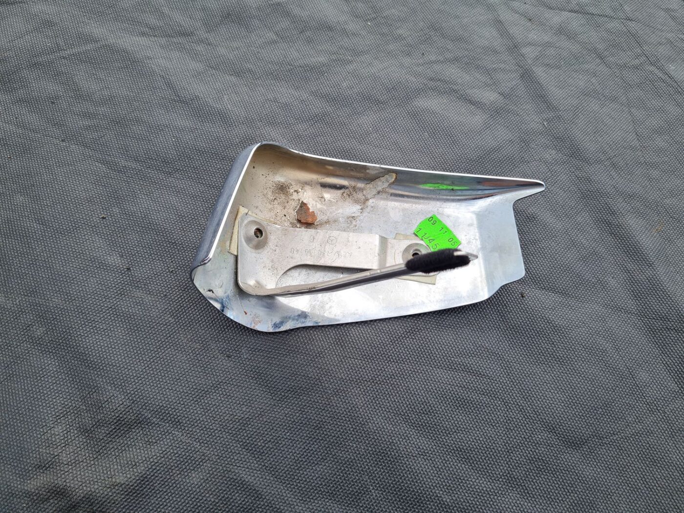 Aizmugurējo labo durvju apdare priekš MERCEDES BENZ CLS 320 2005 4 Aizmugurējo labo durvju apdare priekš MERCEDES BENZ CLS 320 2005