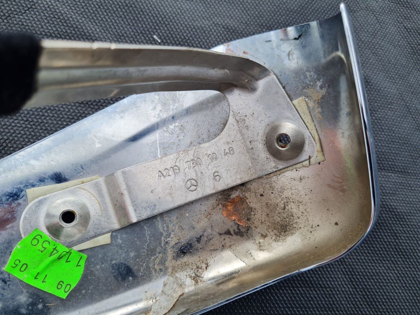 Aizmugurējo labo durvju apdare priekš MERCEDES BENZ CLS 320 2005 3 Aizmugurējo labo durvju apdare priekš MERCEDES BENZ CLS 320 2005