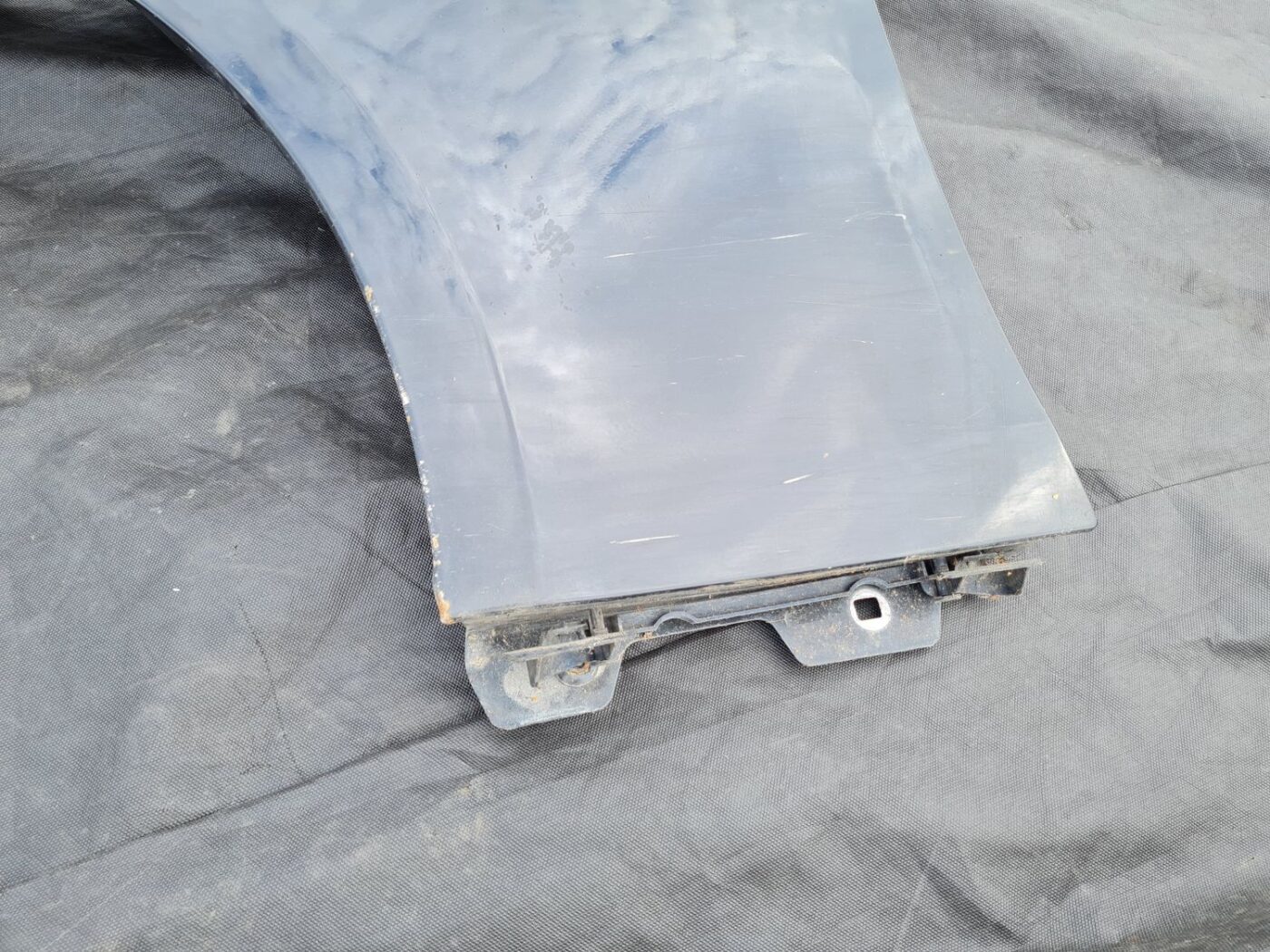 Priekšējais kreisais spārns priekš MERCEDES BENZ CLS 320 2005 2 Priekšējais kreisais spārns priekš MERCEDES BENZ CLS 320 2005