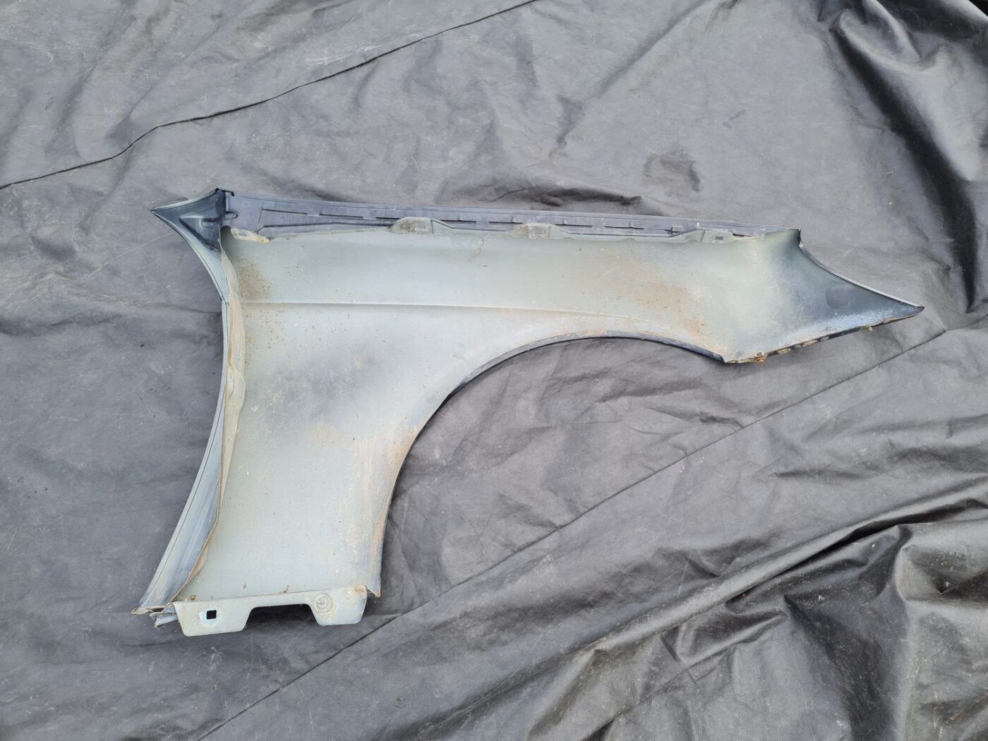 Priekšējais kreisais spārns priekš MERCEDES BENZ CLS 320 2005 5 Priekšējais kreisais spārns priekš MERCEDES BENZ CLS 320 2005