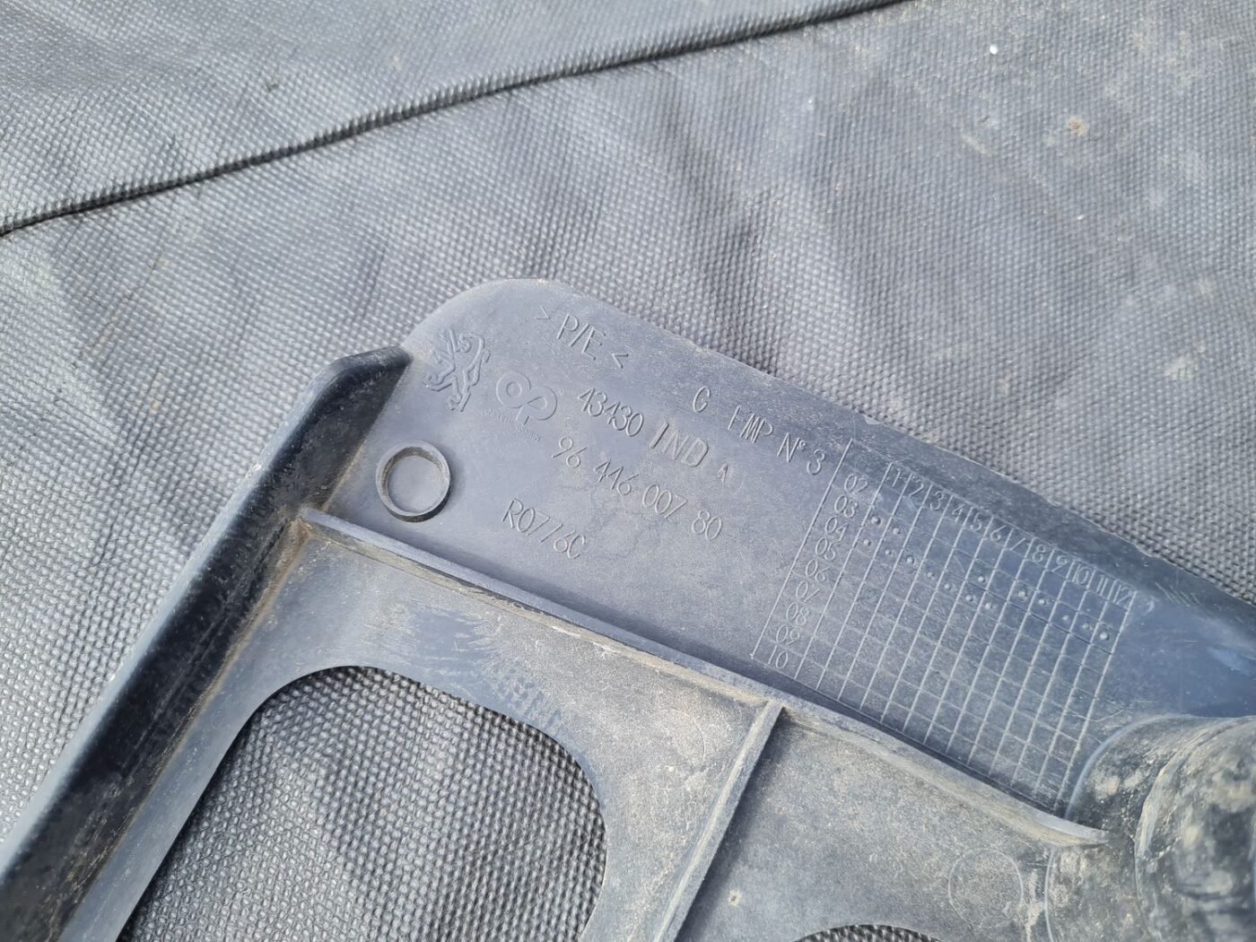 Aizmugurēja bufera kronšteins priekš PEUGEOT 407 2004 3 Aizmugurēja bufera kronšteins priekš PEUGEOT 407 2004