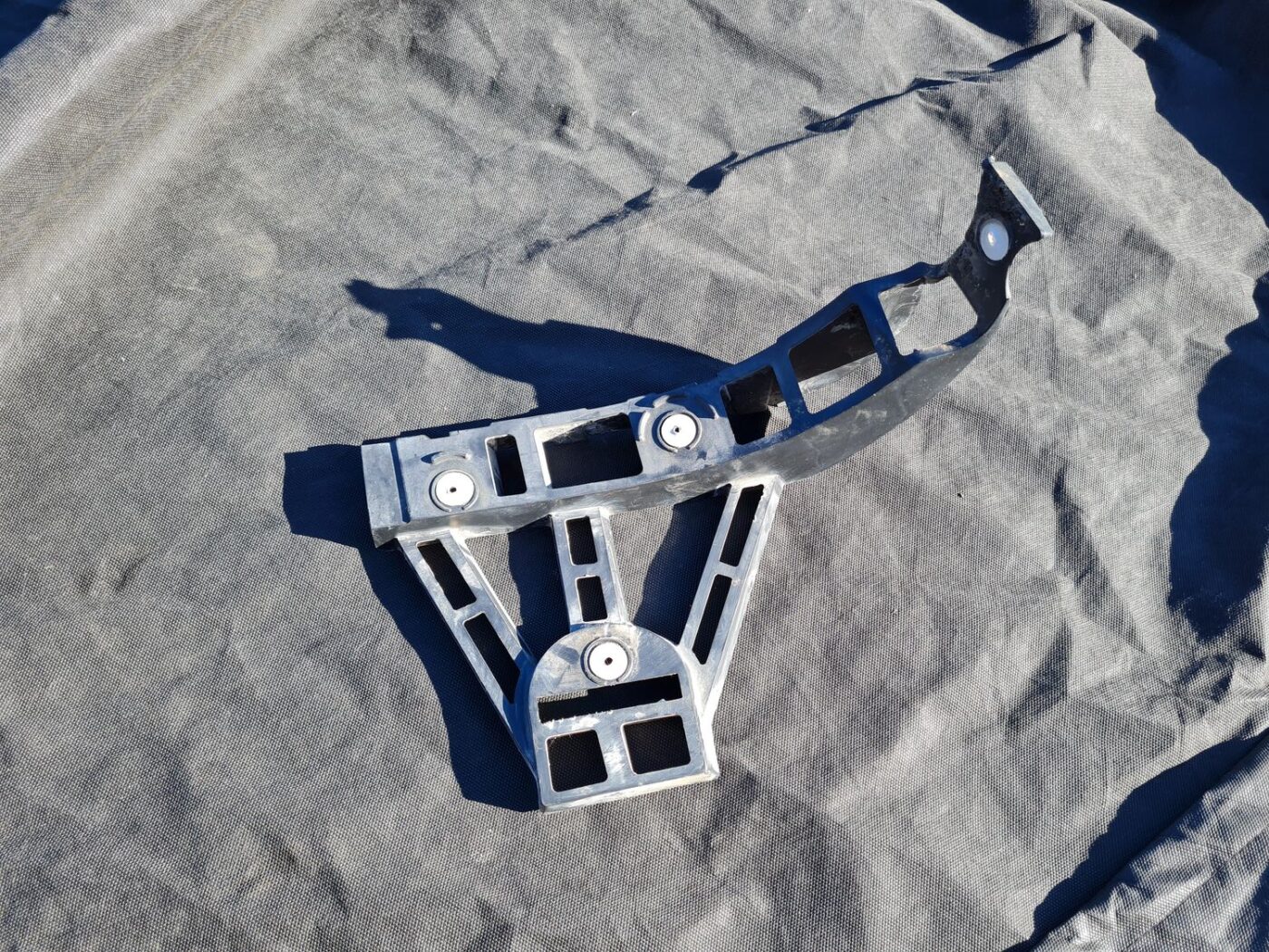 Aizmugurēja bufera kronšteins priekš OPEL VECTRA C 2008 1 Aizmugurēja bufera kronšteins priekš OPEL VECTRA C 2008