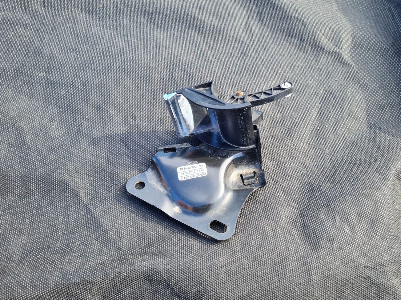 Aizmugurējā sēdekļa slēdzene priekš MERCEDES BENZ E250 W212 2014 5 Aizmugurējā sēdekļa slēdzene priekš MERCEDES BENZ E250 W212 2014