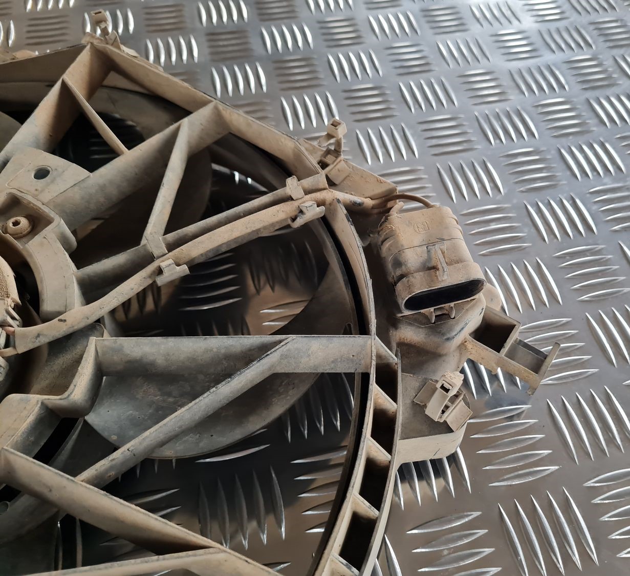 Dzesēšanas radiatora ventilators priekš OPEL ZAFIRA 1999 5 Dzesēšanas radiatora ventilators priekš OPEL ZAFIRA 1999