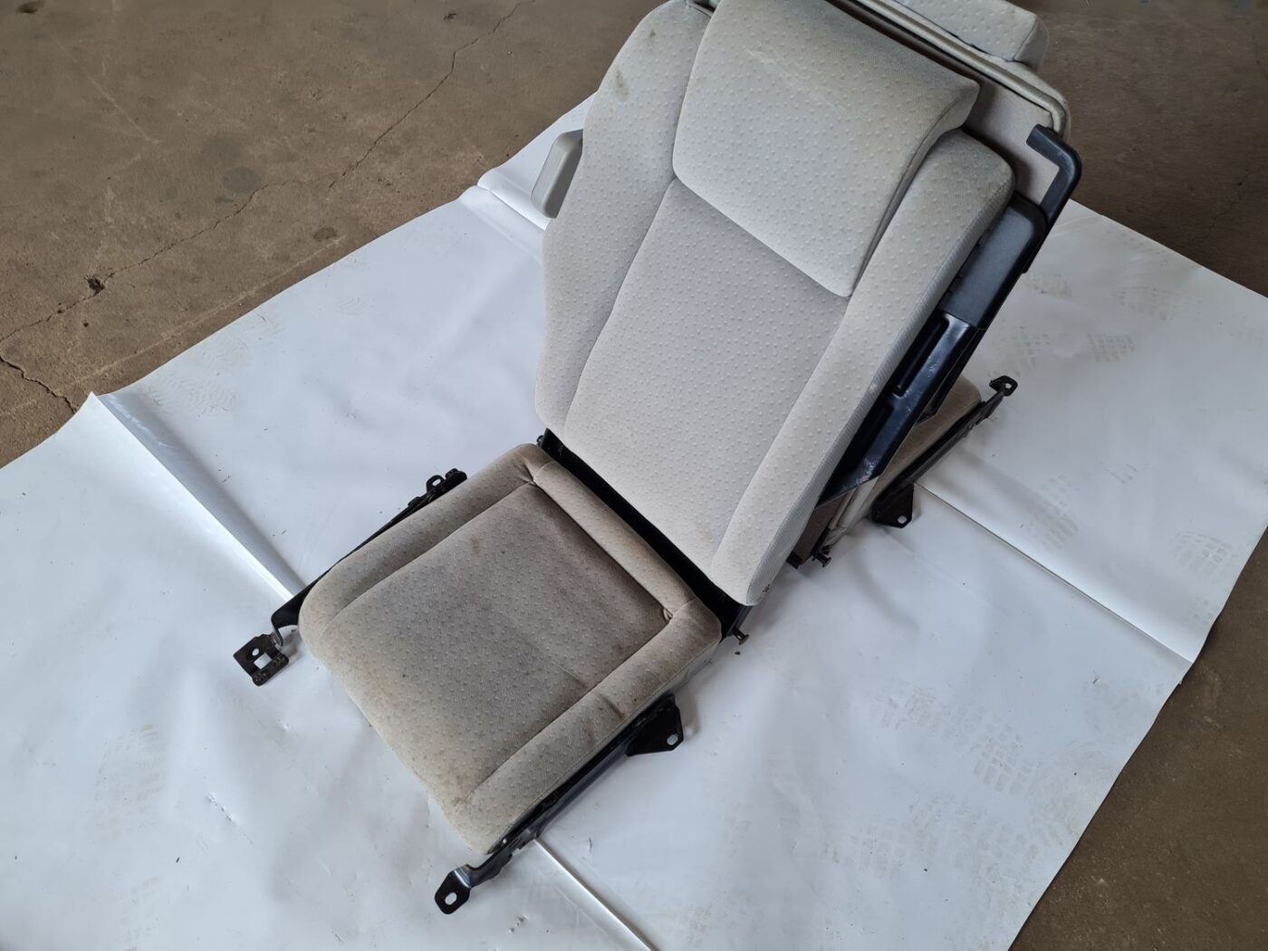 Aizmugurējais sēdeklis priekš OPEL ZAFIRA 1999 2 Aizmugurējais sēdeklis priekš OPEL ZAFIRA 1999