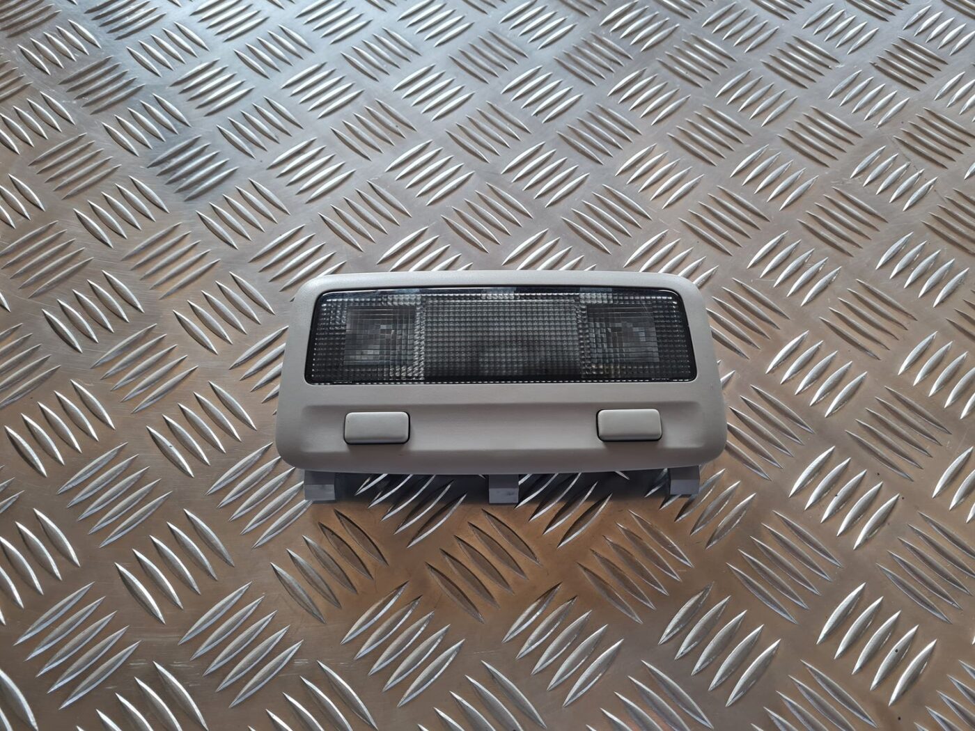 Aizmugurējo sēdvietu apgaismojums priekš TOYOTA AVENSIS 2007 1 Aizmugurējo sēdvietu apgaismojums priekš TOYOTA AVENSIS 2007